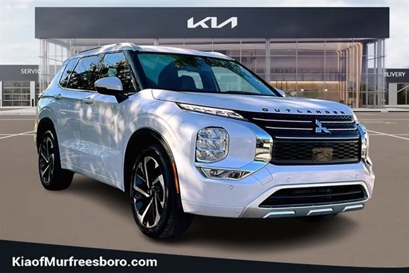2024 Mitsubishi Outlander SEL photo 1