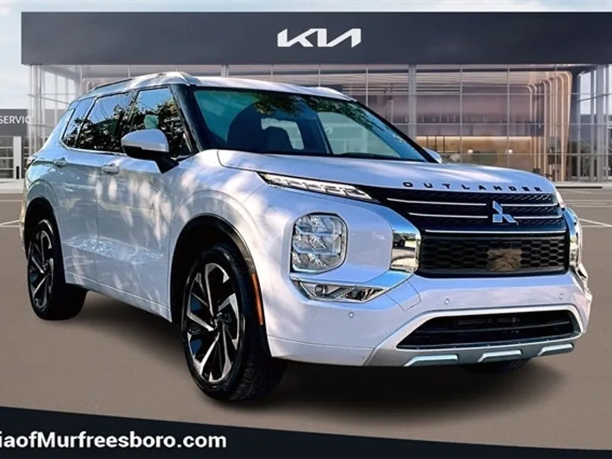 2024 Mitsubishi Outlander SEL photo 1