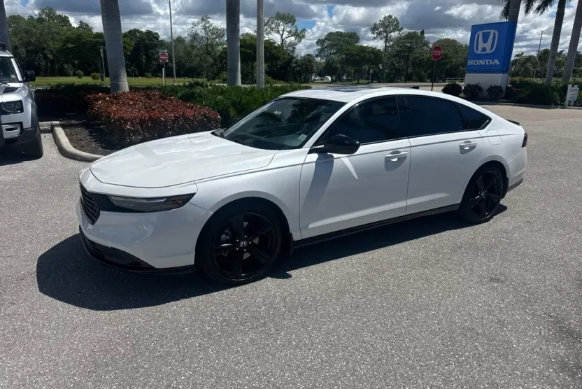 2023 Honda Accord Sport-L photo 1