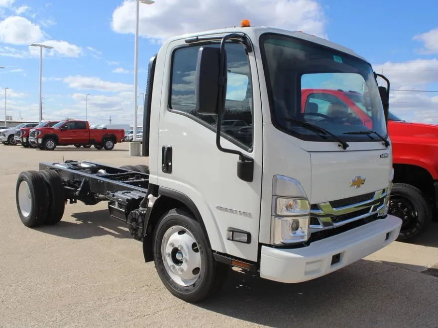 2024 Chevrolet Silverado 4500HD photo 1