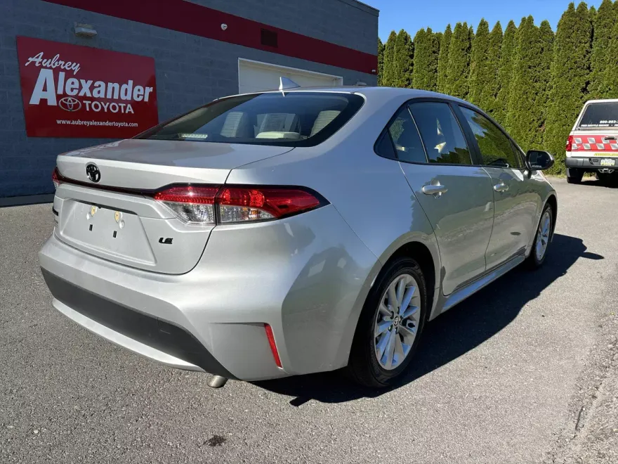 2021 Toyota Corolla LE Premium photo 1