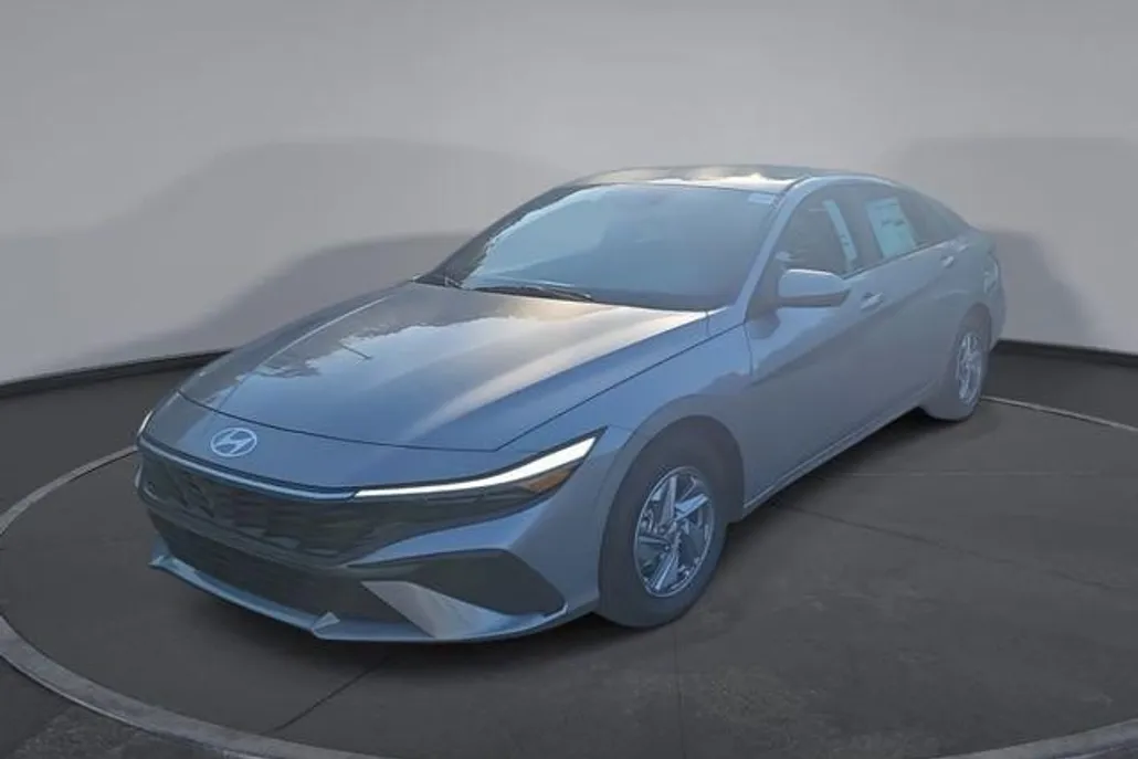 2025 Hyundai Elantra SE photo 1
