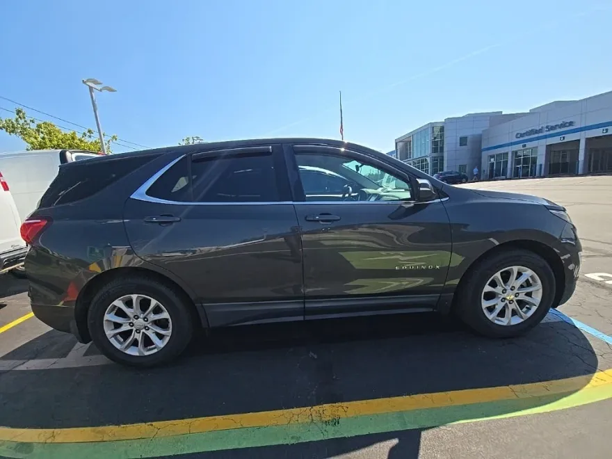 2018 Chevrolet Equinox LT photo 1