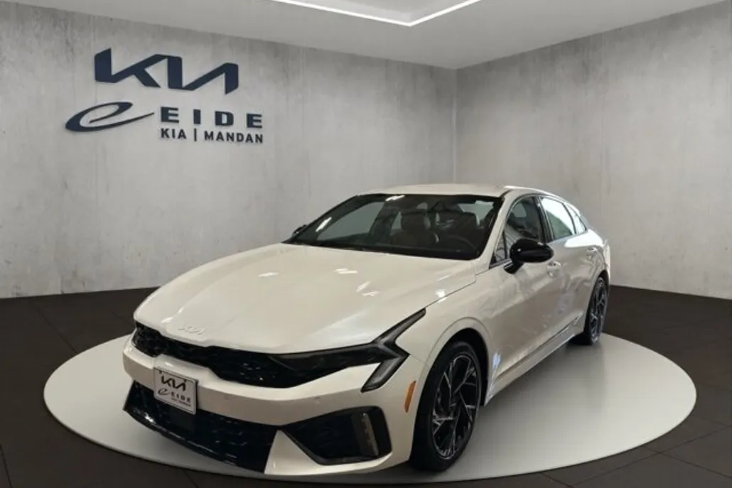 2026 Kia K5 GT-Line photo 1