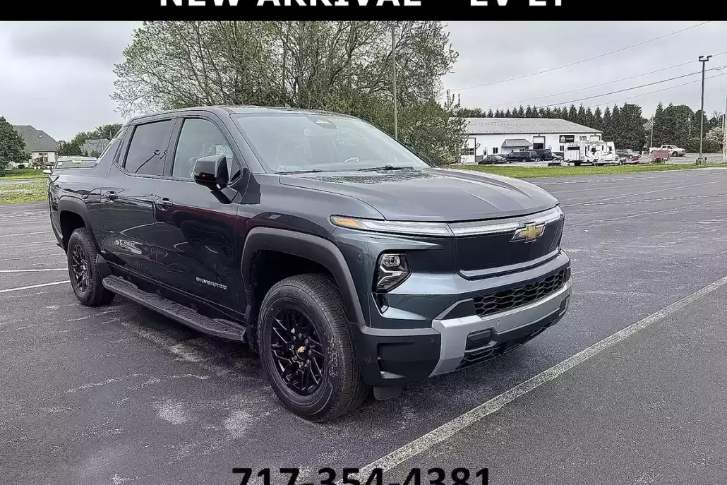 2025 Chevrolet Silverado EV LT photo 1