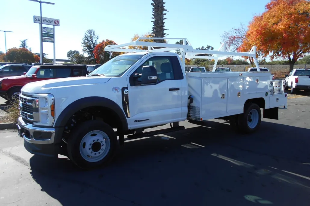 2024 Ford F-550 photo 1