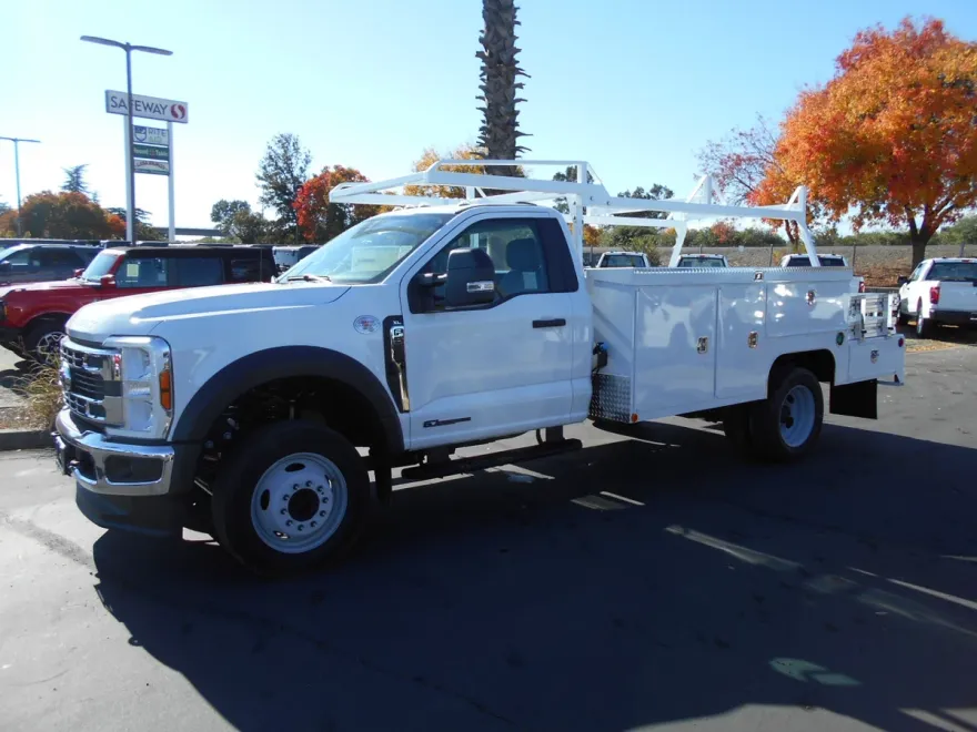 2024 Ford F-550 photo 1