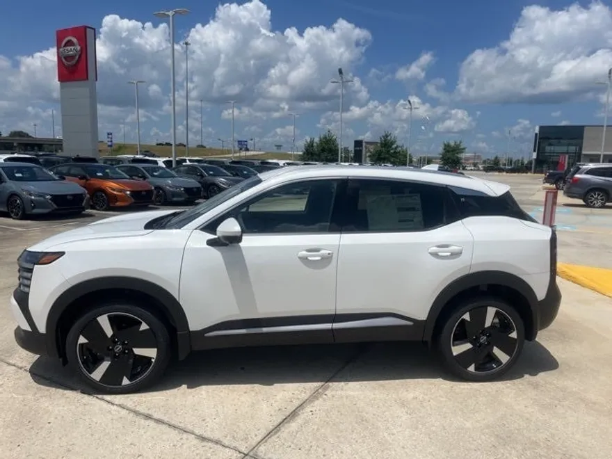 2025 Nissan Kicks SR photo 1