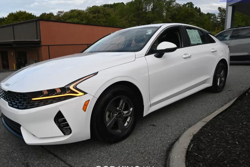 2023 Kia K5 LXS photo 1