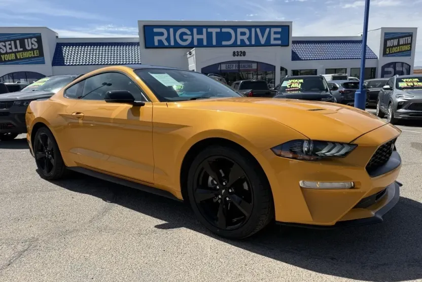 2022 Ford Mustang EcoBoost Premium photo 1