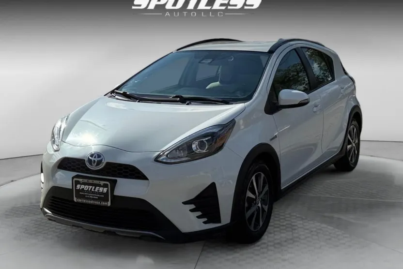 2018 Toyota Prius C Four photo 1