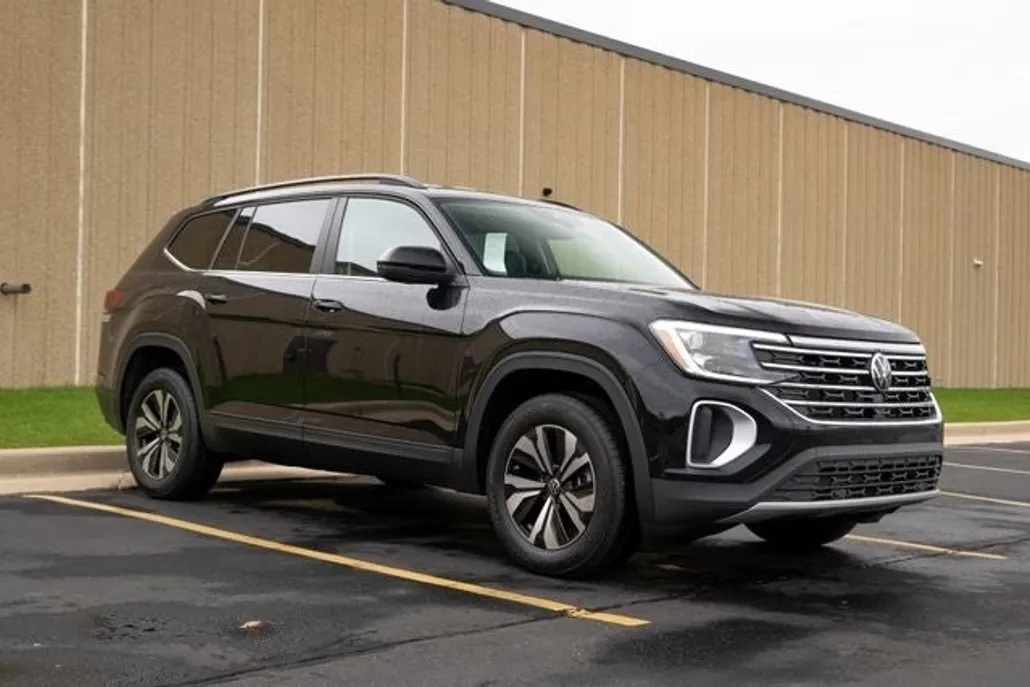 2025 Volkswagen Atlas SE photo 1