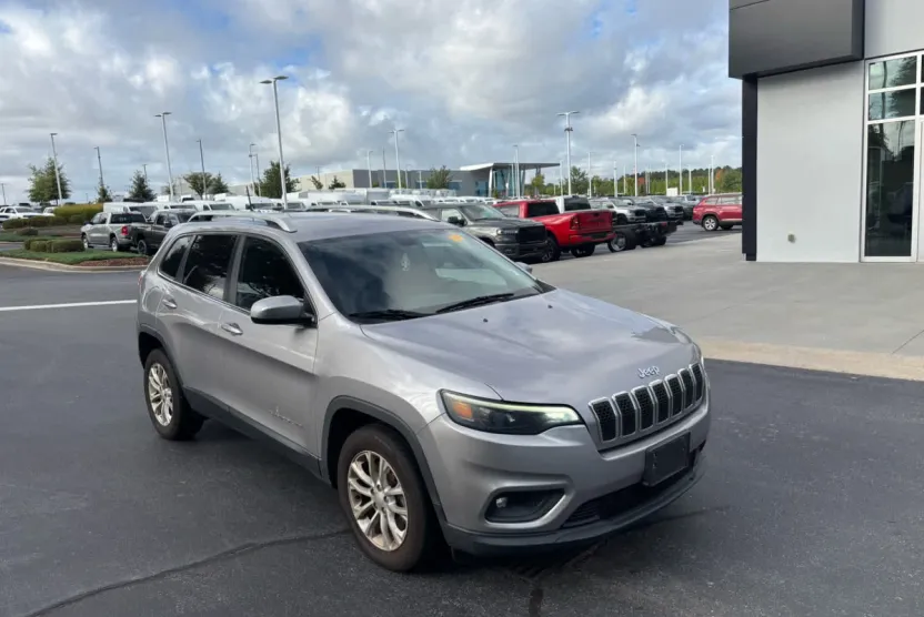 2019 Jeep Cherokee Latitude photo 1