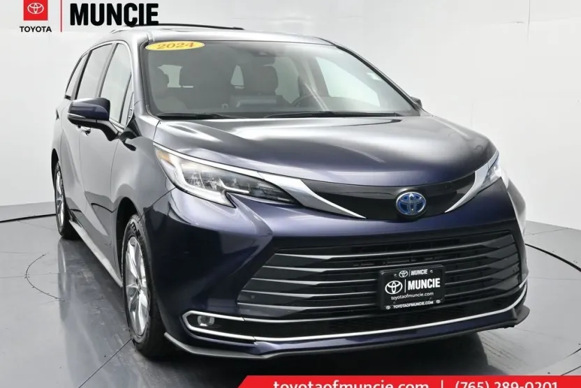 2024 Toyota Sienna Limited photo 1
