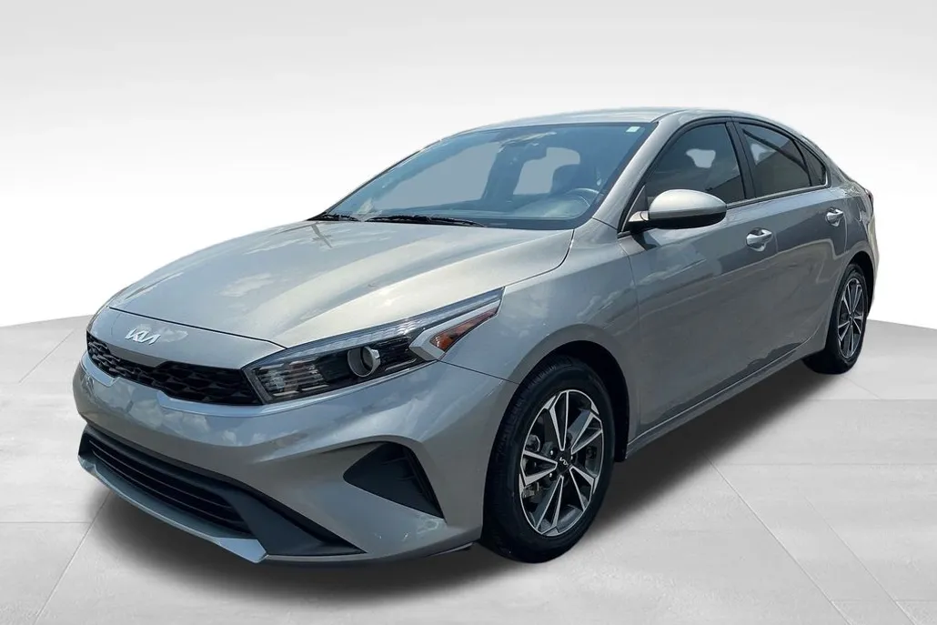 2023 Kia Forte LXS photo 1