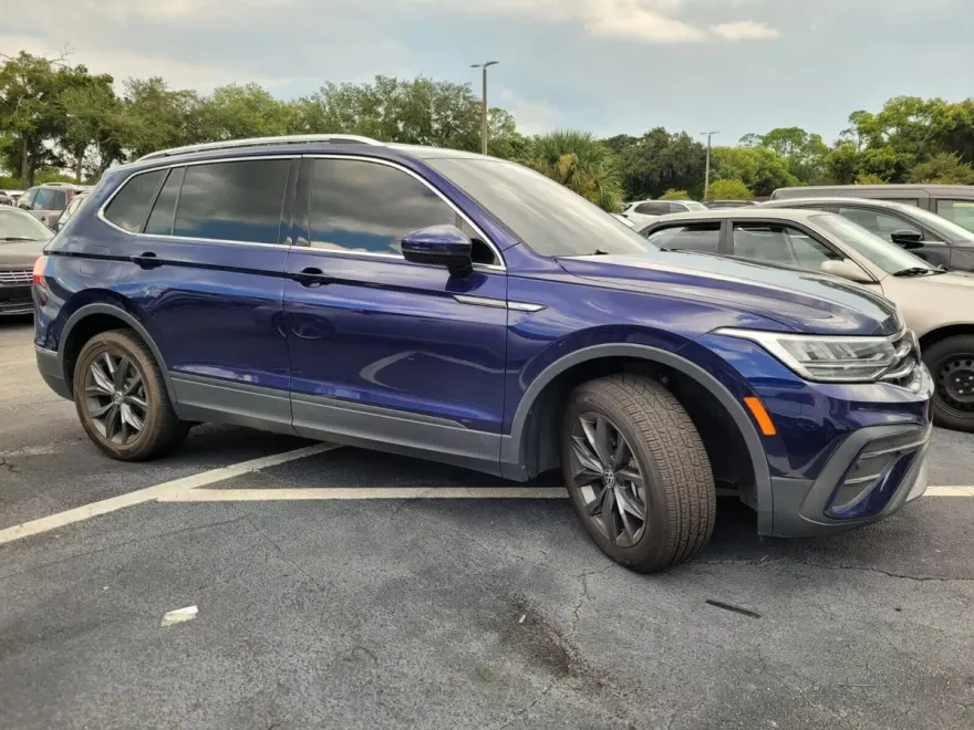 2022 Volkswagen Tiguan SE photo 1