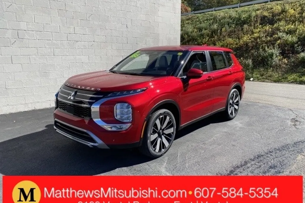 2025 Mitsubishi Outlander SE photo 1