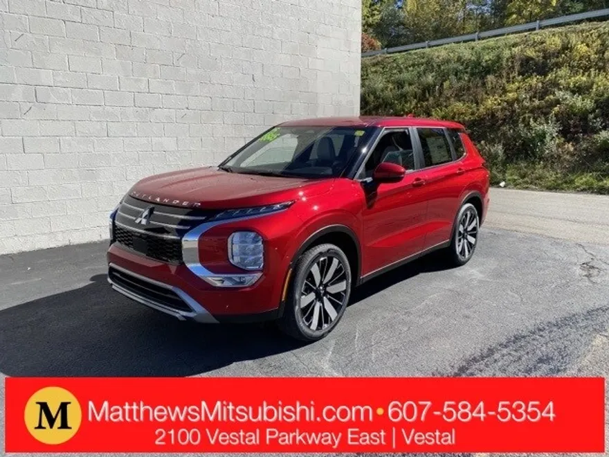 2025 Mitsubishi Outlander SE photo 1