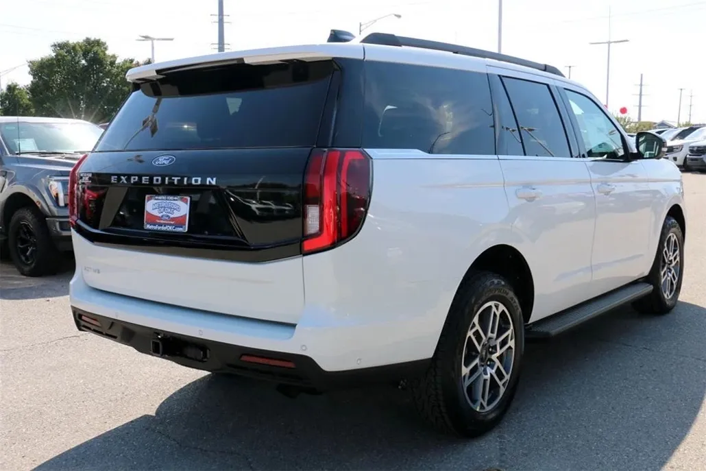 2025 Ford Expedition photo 1