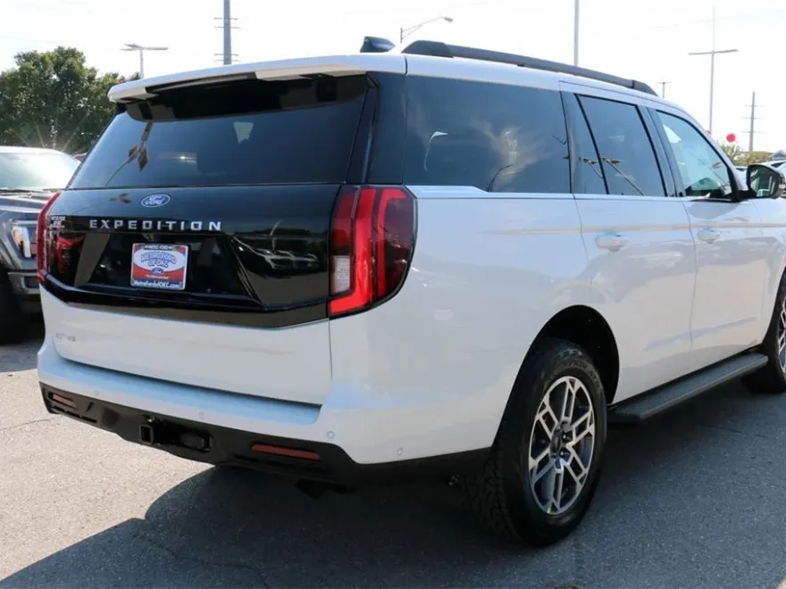 2025 Ford Expedition photo 1