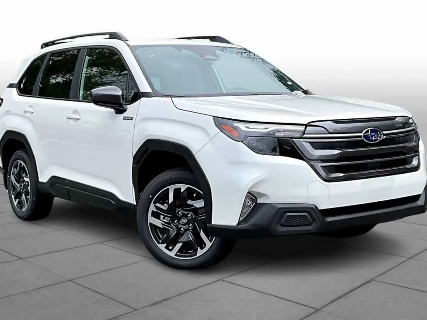 2025 Subaru Forester Premium photo 1