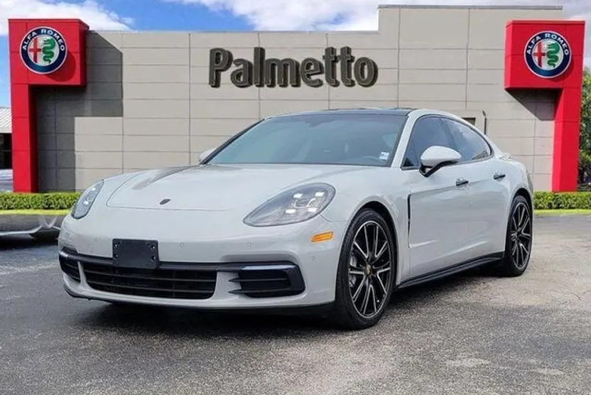 2018 Porsche Panamera Base 4 photo 1