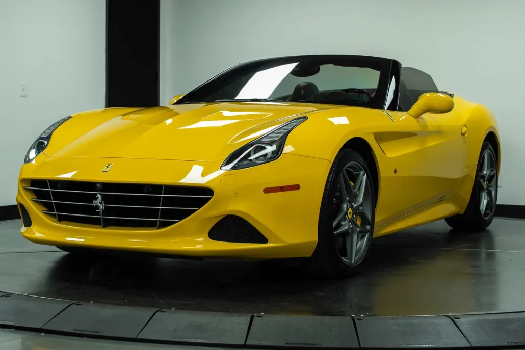 2017 Ferrari California T photo 1
