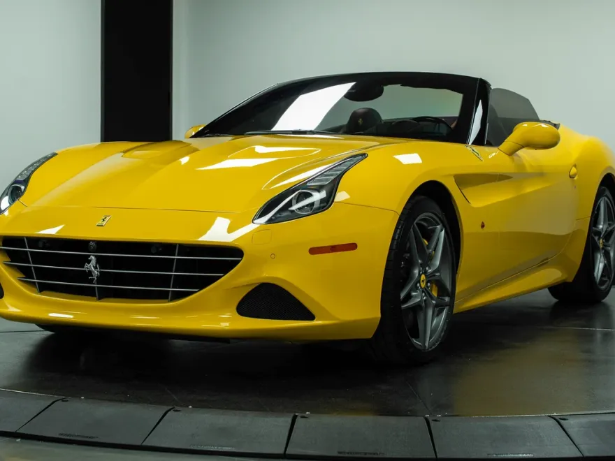 2017 Ferrari California T photo 1
