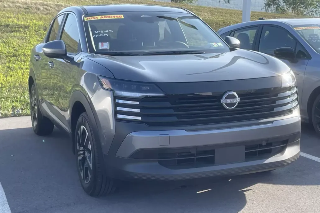 2025 Nissan Kicks SV photo 1