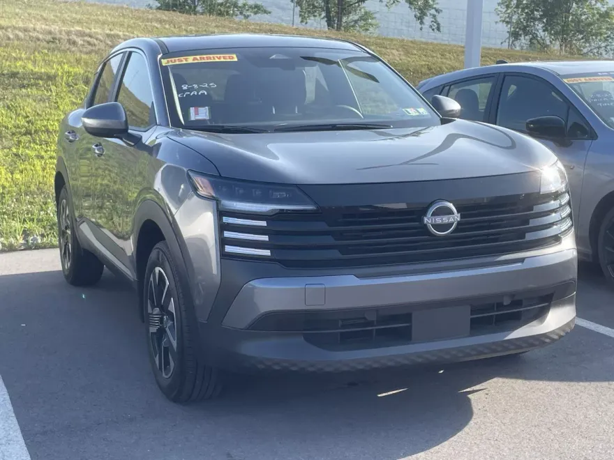 2025 Nissan Kicks SV photo 1