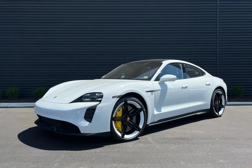 2020 Porsche Taycan Turbo S photo 1