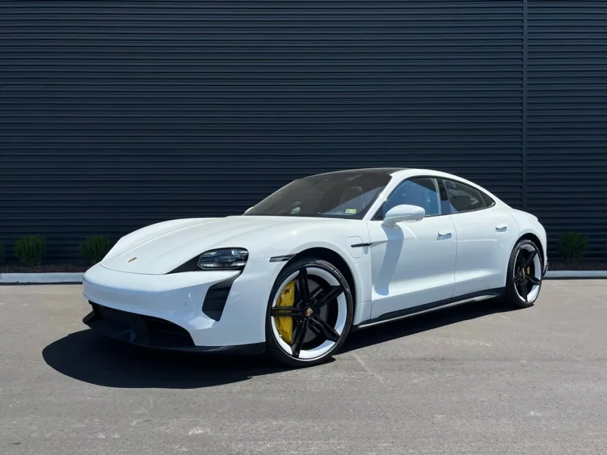 2020 Porsche Taycan Turbo S photo 1