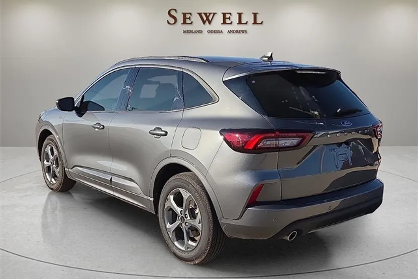 2023 Ford Escape ST-Line photo 1
