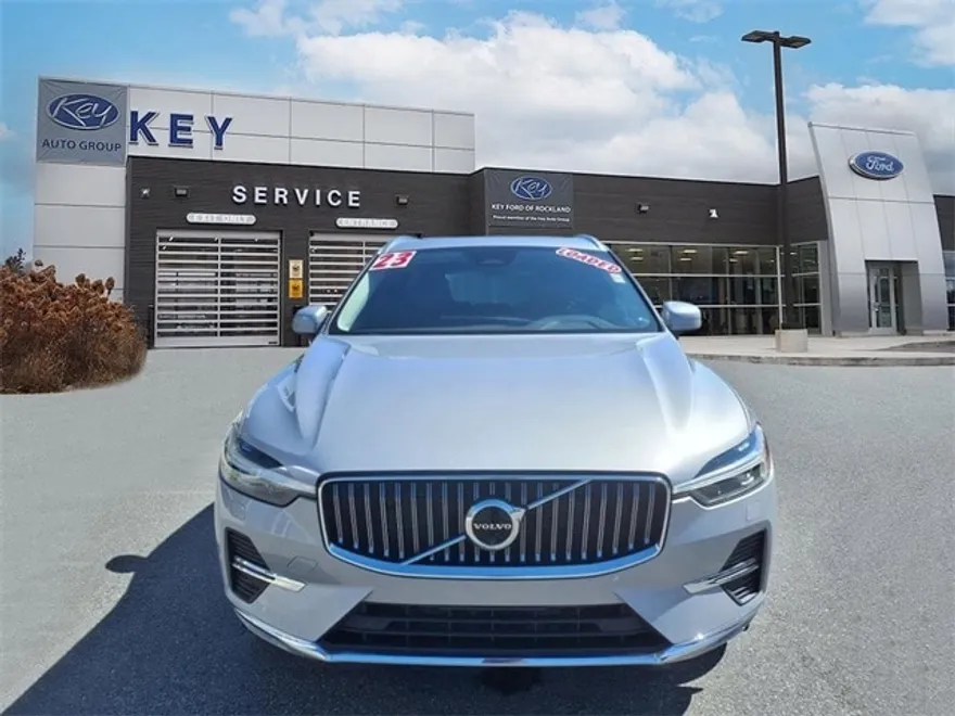 2023 Volvo XC60 B5 Plus photo 1
