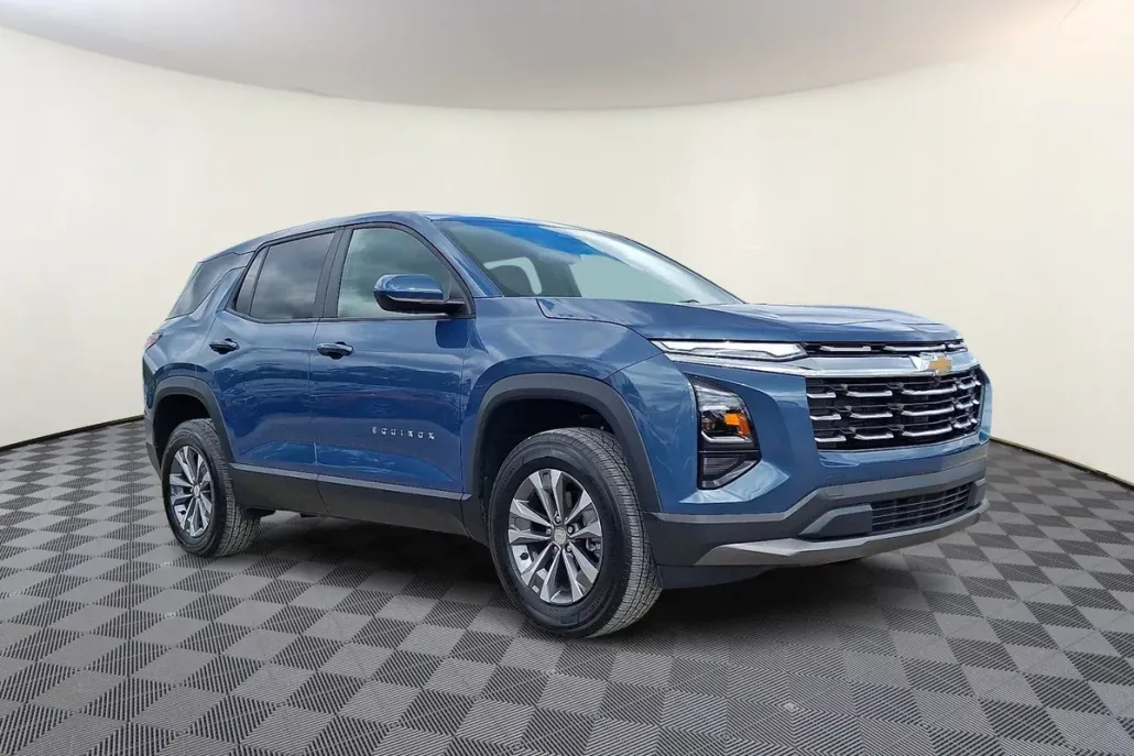 2025 Chevrolet Equinox LT photo 1