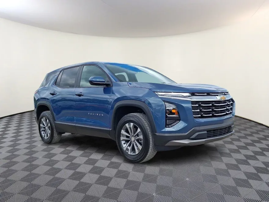 2025 Chevrolet Equinox LT photo 1