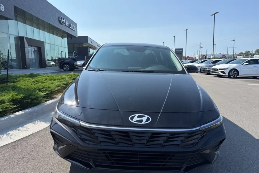 2025 Hyundai Elantra SE photo 1