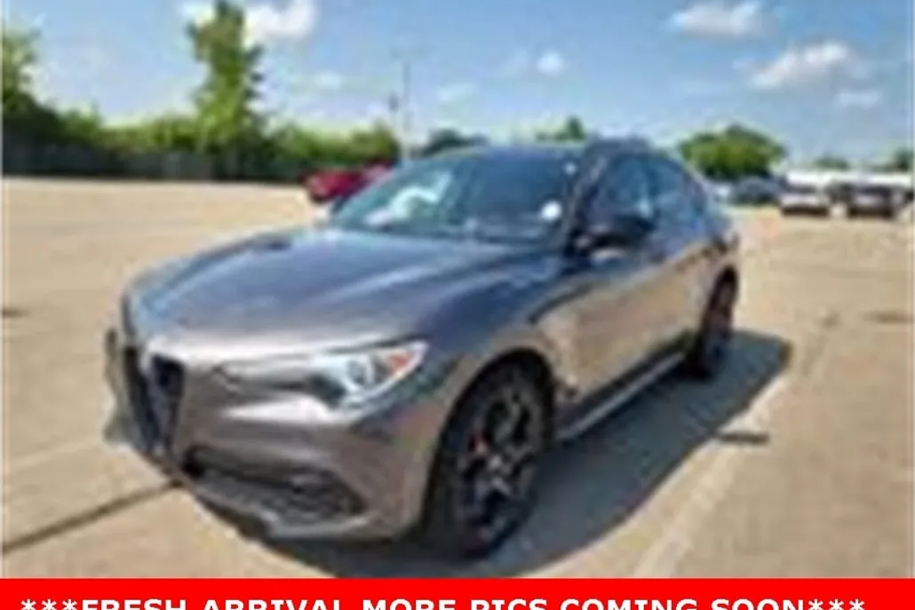 2023 Alfa Romeo Stelvio Ti photo 1