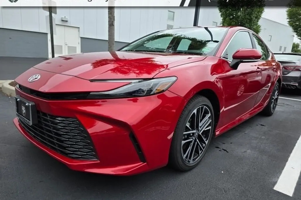 2025 Toyota Camry XLE photo 1