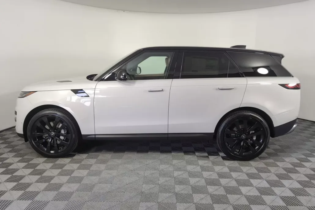 2025 Land Rover Range Rover Sport P360 SE photo 1