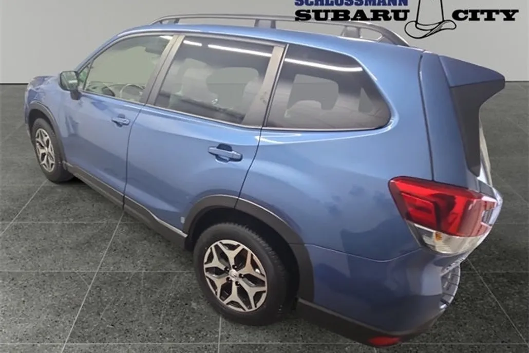 2022 Subaru Forester Premium photo 1