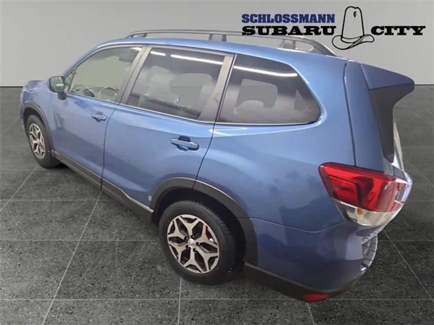 2022 Subaru Forester Premium photo 1