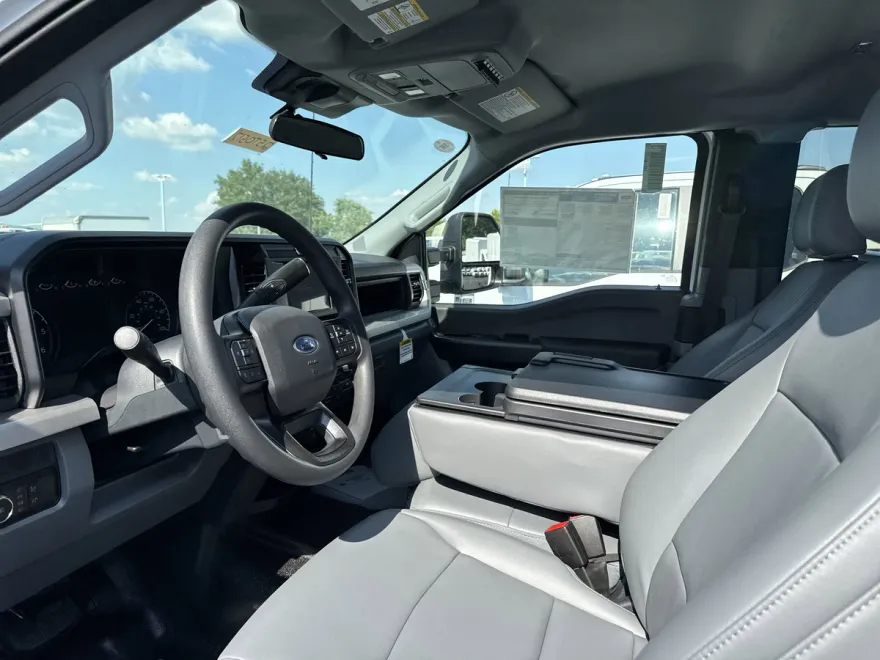 2025 Ford F-350 XL photo 2