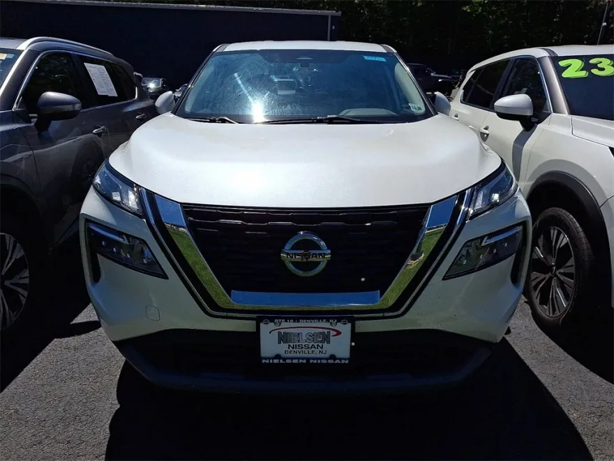 2021 Nissan Rogue SV photo 1