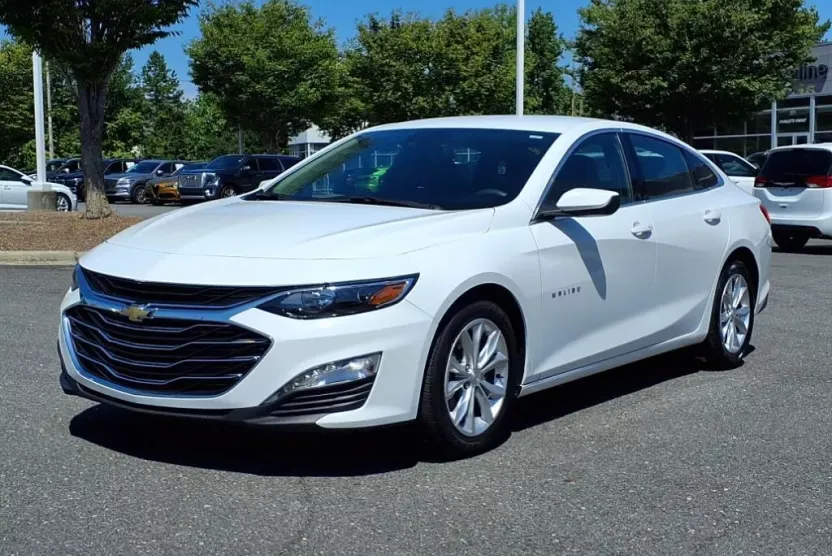 2023 Chevrolet Malibu 1LT photo 1