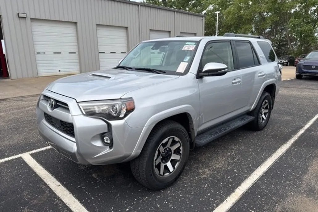 2024 Toyota 4Runner TRD Off-Road Premium photo 1