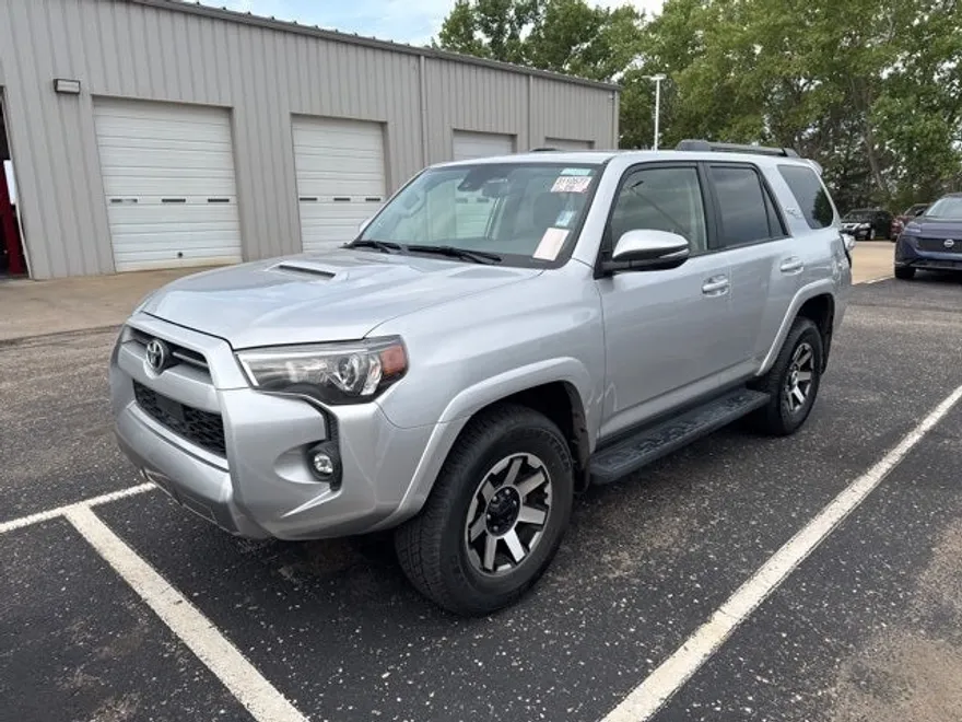 2024 Toyota 4Runner TRD Off-Road Premium photo 1