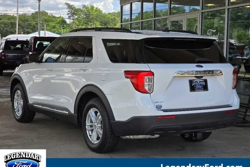 2022 Ford Explorer XLT photo 1