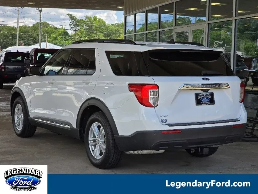 2022 Ford Explorer XLT photo 1