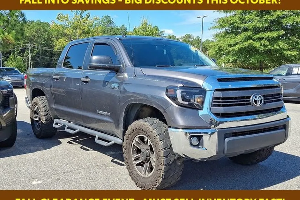 2015 Toyota Tundra SR5 CrewMax photo 1